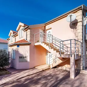 Matej Apartament Pag Town